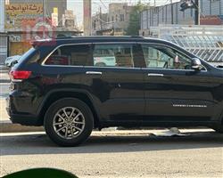 جیپ گراند شیرۆکی